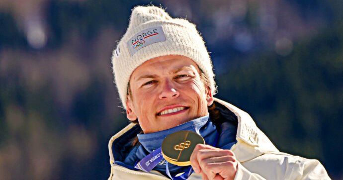 “Ho fatto qualcosa di impensabile”: il cannibale Klaebo vince anche la 50 km. Sesto oro in sei gare: è storia