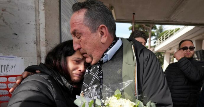 Addio a Domenico,  la mamma chiede “verità e giustizia”