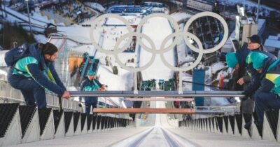 Copertina di I lavoratori delle Olimpiadi: “Siamo stati assunti per fare gli  steward,  abbiamo dovuto fare i poliziotti”