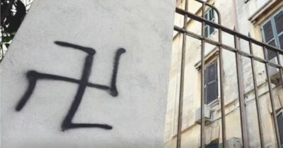 Copertina di Roma, svastiche  sul palazzo del film di Paola Cortellesi