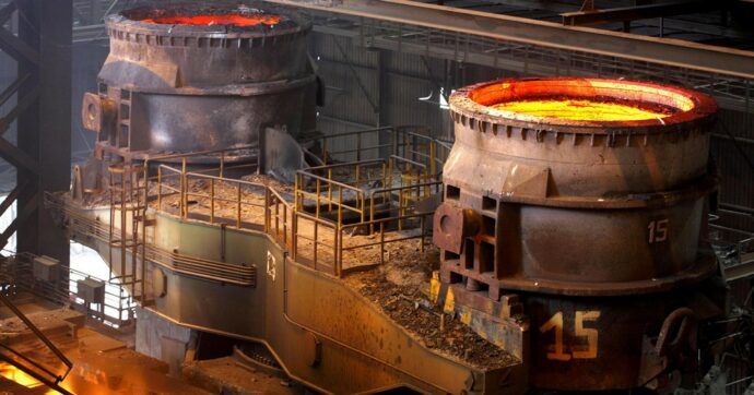 L’altoforno 2 dell’ex  Ilva è tornato in funzione