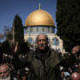 Copertina di Israele, decine di coloni irrompono nella moschea di al-Aqsa durante il Ramadan