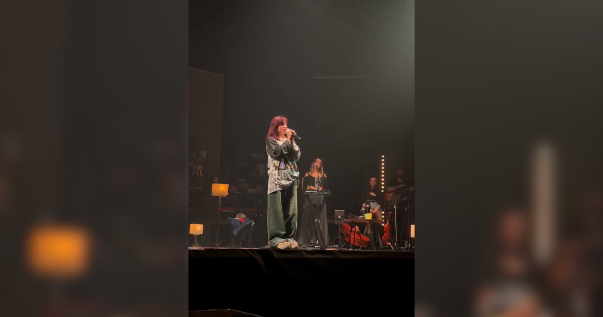 Angelina Mango torna in concerto, la dedica commovente alla manager Marta Donà: “Mi ha salvato la vita” – Video