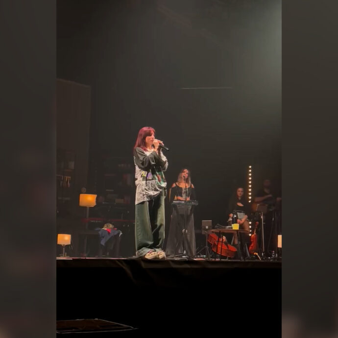 Angelina Mango torna in concerto, la dedica commovente alla manager Marta Donà: “Mi ha salvato la vita” – Video