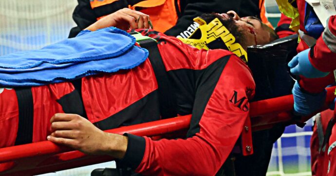 Loftus-Cheek esce dal campo in barella e con i denti rotti: cosa è successo in Milan-Parma