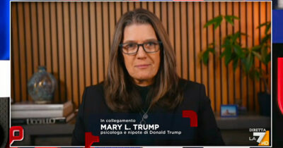 Copertina di Mary L. Trump, la nipote di Donald a La7: “È un bullo, non sta bene psicologicamente e fisicamente. Va fermato”. Monito a Meloni e all’Ue