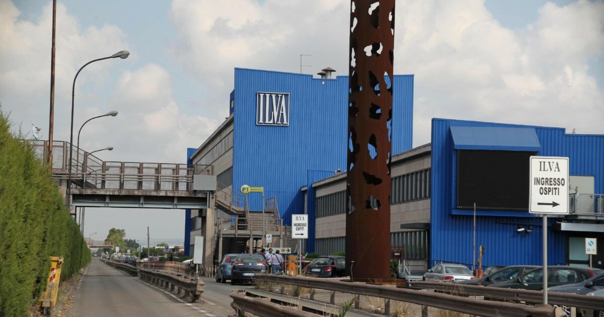 Ex Ilva, la Spoon River dei “morti di lavoro”: dal 2003 25 vittime in incidenti sul lavoro nello stabilimento di Taranto Ex Ilva, la Spoon River dei “morti di lavoro”: dal 2003 25 vittime in incidenti sul lavoro nello stabilimento di Taranto