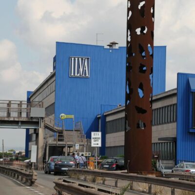 Copertina di Ex Ilva, la Spoon River dei “morti di lavoro”: dal 2003 25 vittime in incidenti nello stabilimento di Taranto