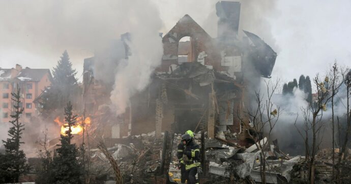 Ucraina, altri raid russi. Oggi al voto nuove sanzioni dell’Ue