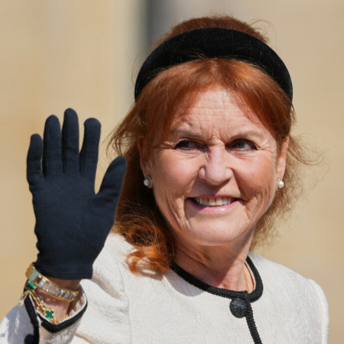 “Sarah Ferguson è scappata in una clinica svizzera da 15mila euro al giorno, ma ha paura di essere trovata e si sposta di continuo”: la fuga dopo lo scandalo Epstein
