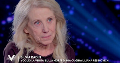 Copertina di “Al cimitero c’è un buco vuoto, a chi portiamo i fiori? Da 4 anni aspettiamo la salma. Non si è suicidata, vogliamo la verità”: la cugina di Liliana Resinovich in lacrime