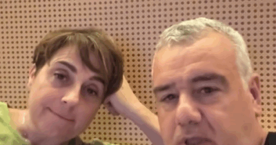 Copertina di “C’è una guerra tra narcotrafficanti ed esercito, ci sono incendi di auto e camion”: Benedetta Rossi e il marito bloccati in Messico dopo la morte di El Mencho