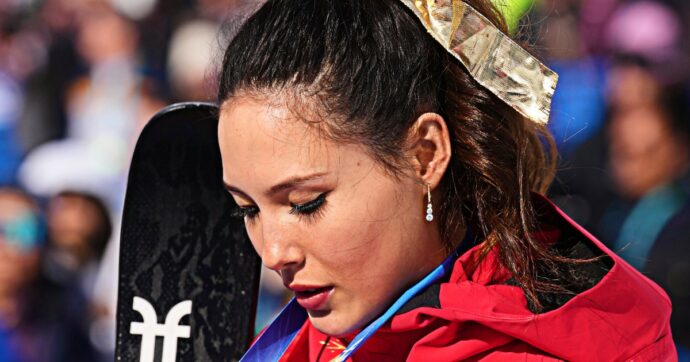 “Scusate, ho appena scoperto che è morta mia nonna. Le avevo fatto una promessa”: il dramma di Eileen Gu dopo l’oro