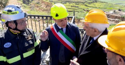 Copertina di Niscemi, biblioteca sulla frana: recuperati 350 preziosi volumi