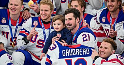 Copertina di Chi è Johnny Gaudreau: la vera storia dietro l’oro degli Usa nell’hockey. La dedica commovente al compagno di squadra ucciso