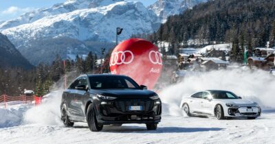 Copertina di Audi Snow Track, la casa dei Quattro Anelli porta guida su ghiaccio e ricarica elettrica in Alta Badia