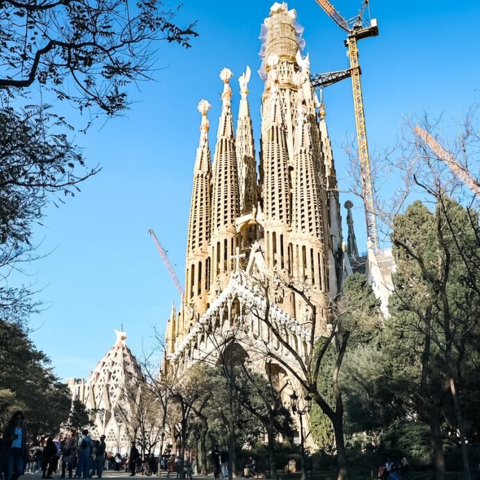 Weekend a Barcellona tra i capolavori di Gaudí e il “caganer”: ecco perché andare quest’anno (anche se ci siete già stati) e cosa vedere in città