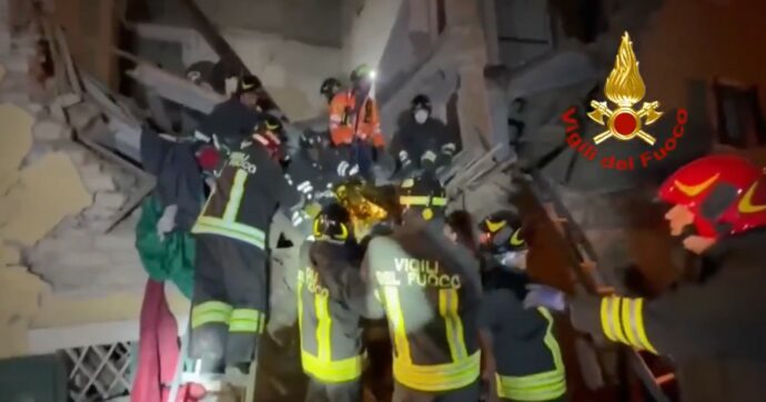 Esplode e crolla una palazzina nel Veronese: un uomo è morto sotto le macerie. Tre le persone estratte vive