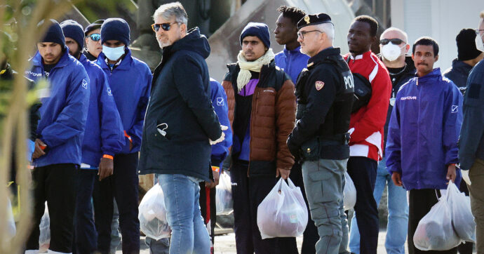 A un mese dal referendum si riempie il Cpr in Albania (anche con chi c’era già stato). La giudice Albano: “Il governo cerca lo scontro con le toghe?”