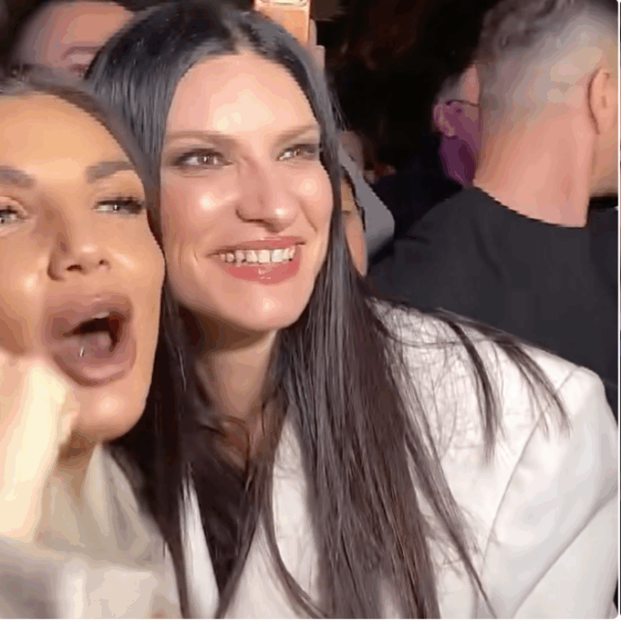 “Yo la tengo como todas”: Elettra Lamborghini ricorda questa frase a Laura Pausini, che reagisce così