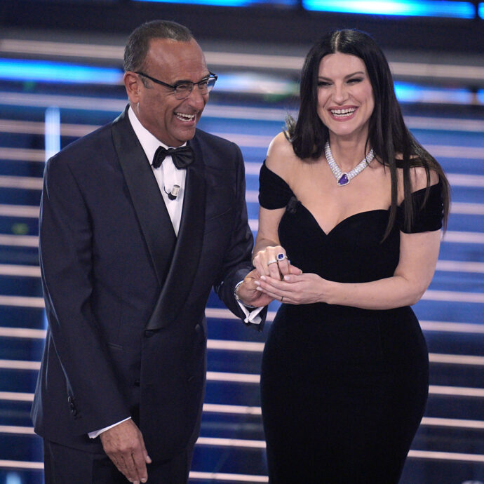 Sanremo 2026, la scaletta della seconda serata: Achille Lauro, Pilar Fogliati e Lillo co-conduttori. Ecco l’ordine di uscita dei 15 cantanti