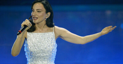 Copertina di “Quando ho giocato al fantacaz…”: la gaffe ‘hot’ di Arisa prima di salire sul palco di Sanremo