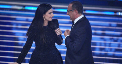 Copertina di Come si vota nella finale di Sanremo 2026? La gara in due fasi, quanto pesano le giurie, i codici e i costi per eleggere il vincitore