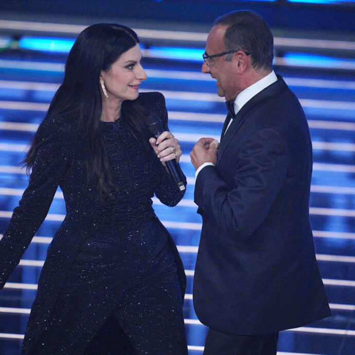 Come si vota nella finale di Sanremo 2026? La gara in due fasi, quanto pesano le giurie, i codici e i costi per eleggere il vincitore
