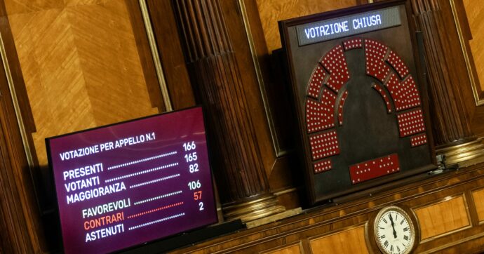 La proroga dell’invio di armi all’Ucraina è legge: sì alla fiducia anche in Senato. M5s: “Maggioranza incoerente”