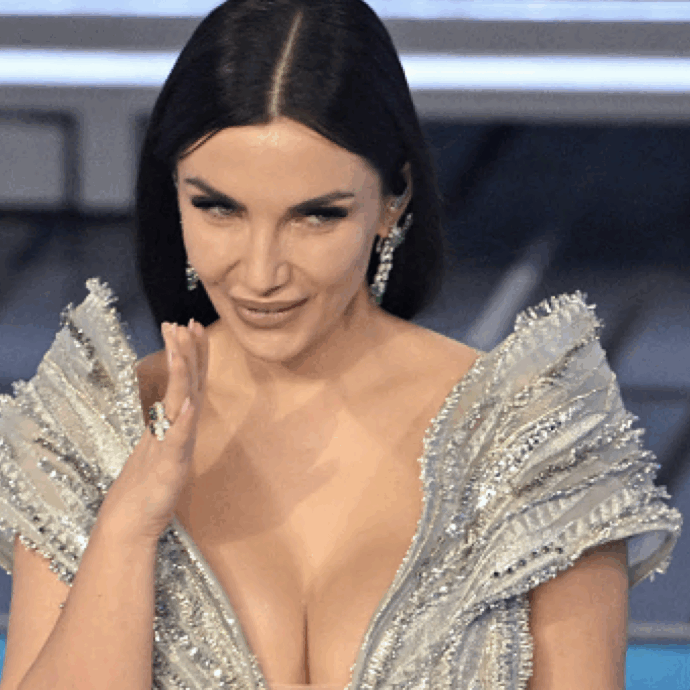 “Se stasera non smettono con questi festini vado giù in ciabatte, ci sono troppi festini bilaterali”: così Elettra Lamborghini dopo l’esibizione a Sanremo 2026