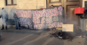 Copertina di “Senza consenso è stupro”, le attiviste di Non una di Meno scaricano letame di fronte all’ufficio della senatrice Bongiorno