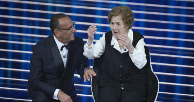 Copertina di “A casa mia eravamo tutti di sinistra, i fascisti? Ciao ciao”: così la 105enne Gianna Pratesi sul palco di Sanremo