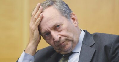 Copertina di Harvard scarica Summers: “Non insegnerà più”