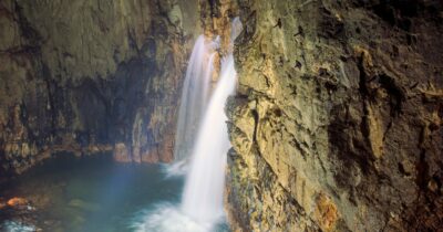 Copertina di Grotte di Stiffe, la whistleblower del concorso per guide turistiche: “Dopo la denuncia non mi è stato rinnovato  il contratto, ora hanno smesso tutti di parlarmi”