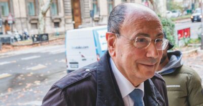 Copertina di Palazzo d’Orleans, la corte dorata di Schifani: velluti, ceramiche e gelatiera