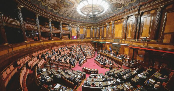 Ddl antisemitismo, FdI impone il no alle norme penali