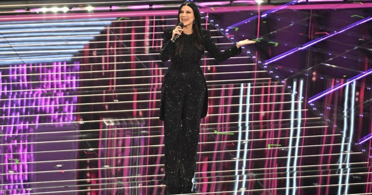 “Laura Pausini ha reso Solarolo noto in tutto il mondo e da qualche mese meta di visite dei fan, non solo per la casa-museo”: così il parroco Don Tiziano Zoli