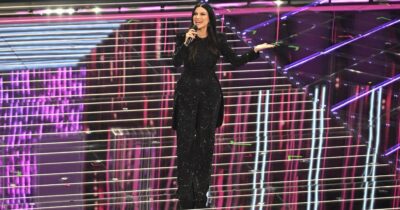 Copertina di “Laura Pausini ha reso Solarolo noto in tutto il mondo e da qualche mese meta di visite dei fan, non solo per la casa-museo”: così il parroco Don Tiziano Zoli