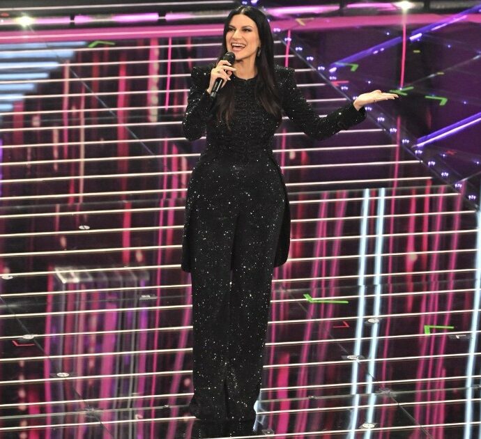 “Laura Pausini ha reso Solarolo noto in tutto il mondo e da qualche mese meta di visite dei fan, non solo per la casa-museo”: così il parroco Don Tiziano Zoli