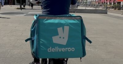 Copertina di “Tredici ore al giorno, così non è vita. Vogliamo il contratto”. Le testimonianze dei rider di Deliveroo al Fattoquotidiano.it