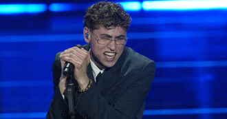 Copertina di “Durante il problema tecnico a Sanremo 2026 ho avuto un dubbio. Poi Laura Pausini mi ha consolato: ‘porta fortuna, non preoccuparti'”: lo rivela Tredici Pietro – IL VIDEO