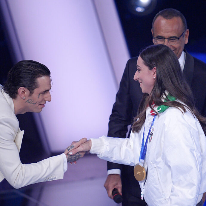 “Posso salutarlo?”: la campionessa Lisa Vittozzi è fan di Achille Lauro, l’amica Francesca Lollobrigida chiama il cantante ed esaudisce il suo desiderio all’Ariston