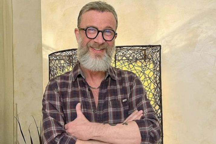 I capelli di Marco Masini? Possono ‘reggerti’ se fai bungee jumping dal balcone: “Tengono fino a 80 chili di strappo e sono giapponesi” I capelli di Marco Masini? Possono ‘reggerti’ se fai bungee jumping dal balcone: “Tengono fino a 80 chili di strappo e sono giapponesi”