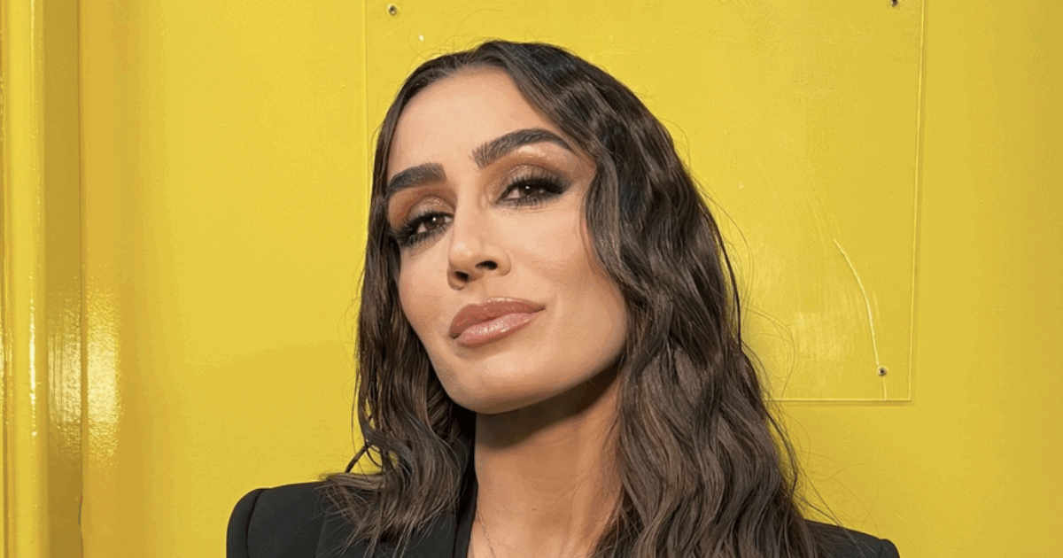 “Ma quante sono belle le forze dell’ordine qui… grazie per il vostro lavoro”: così Manola Moslehi al PrimaFestival e scoppia la polemica dopo il caso Rogoredo. Lei: “Piantatela di vedere del marcio ovunque”