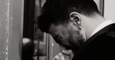 Copertina di Gianluca Gazzoli e il pianto nel backstage di Sanremo dopo avere ricordato la mamma: “È esploso tutto”