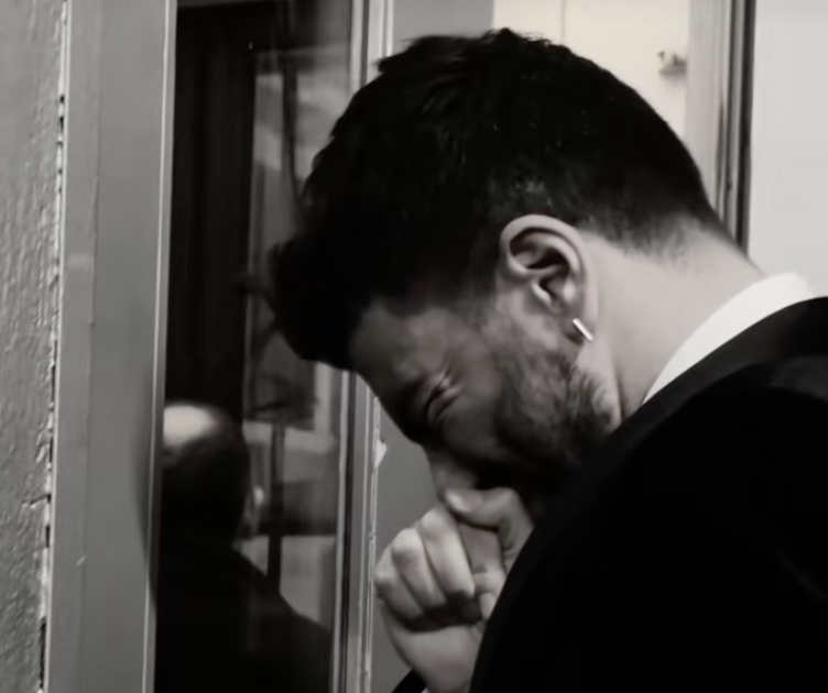 Gianluca Gazzoli e il pianto nel backstage di Sanremo dopo avere ricordato la mamma: “È esploso tutto”