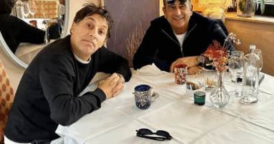 Copertina di Chi è Ubaldo Pantani co-conduttore della terza serata di Sanremo 2026: da Lapo Elkann ad Allegri e Buffon, tutte le sue parodie più celebri