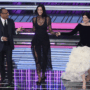 Copertina di Sanremo 2026, la diretta della terza serata: la co-conduttrice Shayk sensuale con Conti: “Sono qui per te”. Premio alla carriera a Mogol. Filippucci vince la Categoria Giovani, 15 Big in gara