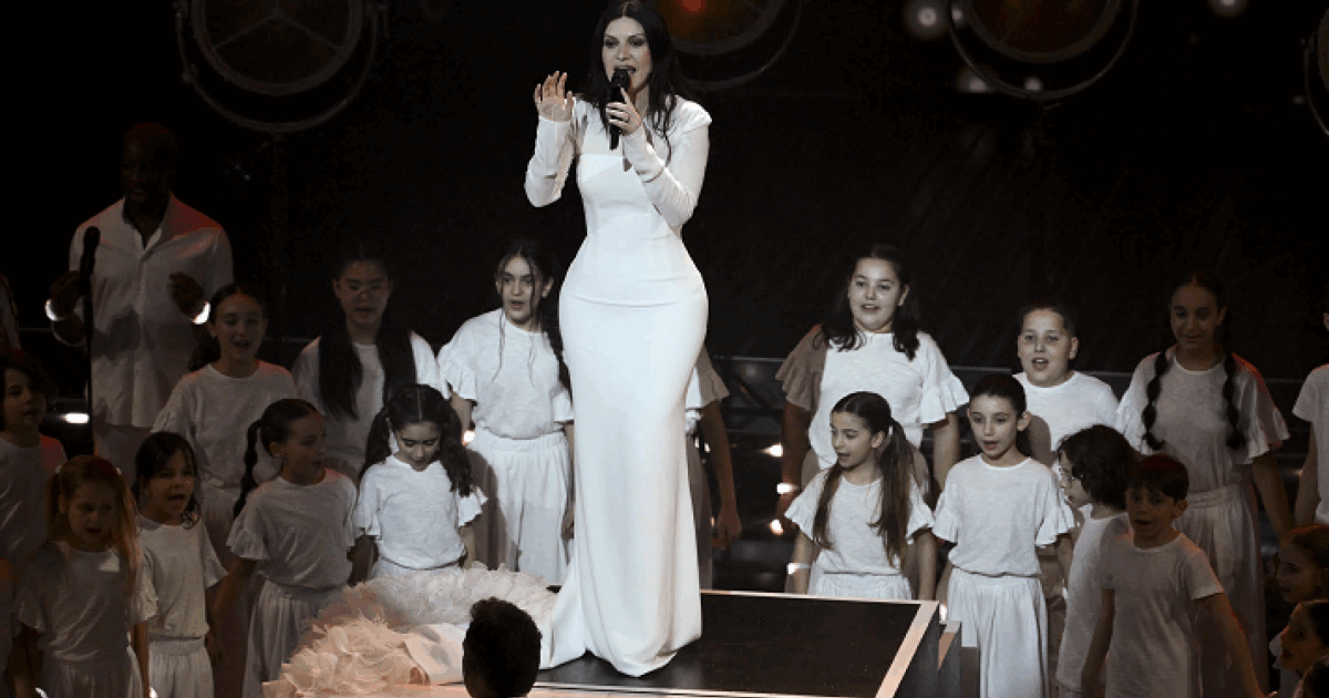 Nella terza serata di Sanremo mi colpisce un terzetto di donne. Mentre mi chiedo se serva a qualcosa il messaggio planetario di Pausini