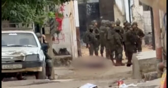 Copertina di Soldati israeliani sparano a un 14enne in Cisgiordania e lo lasciano morire dissanguato: la Bbc pubblica il video